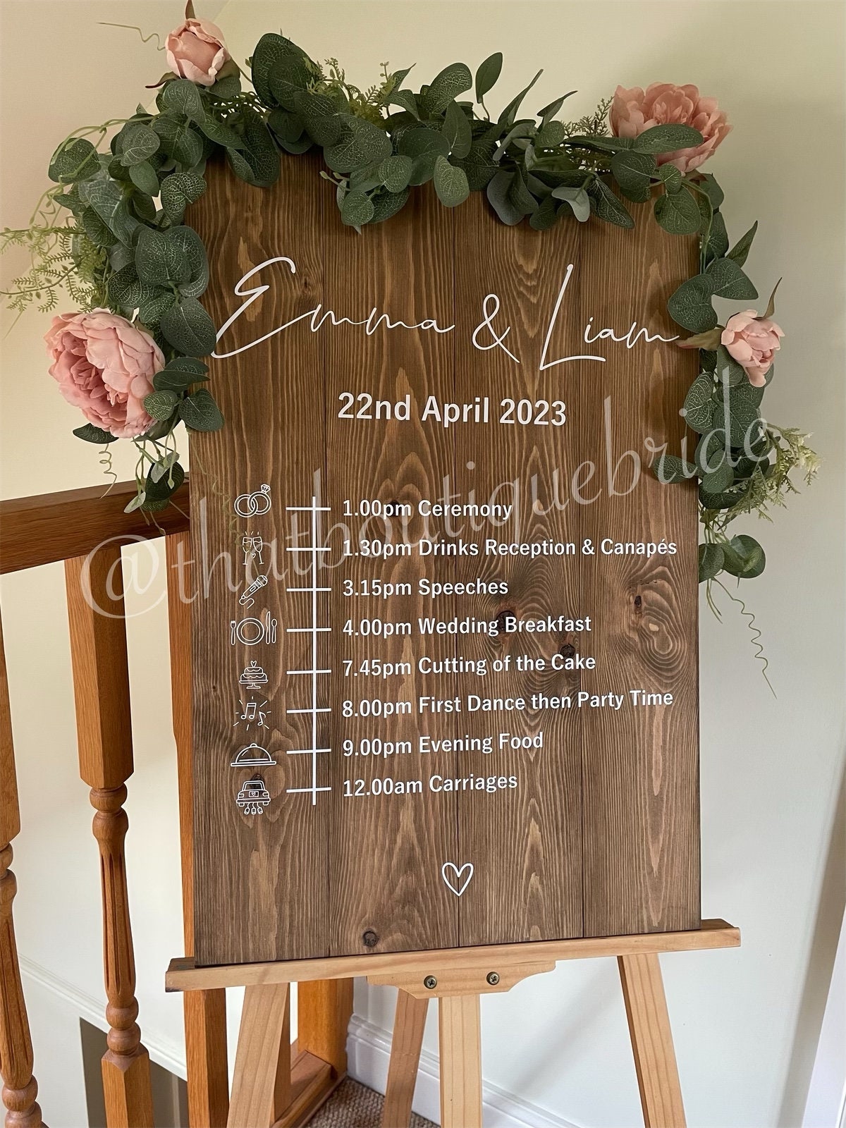 Wooden wedding order of the day, wedding on the day sign.