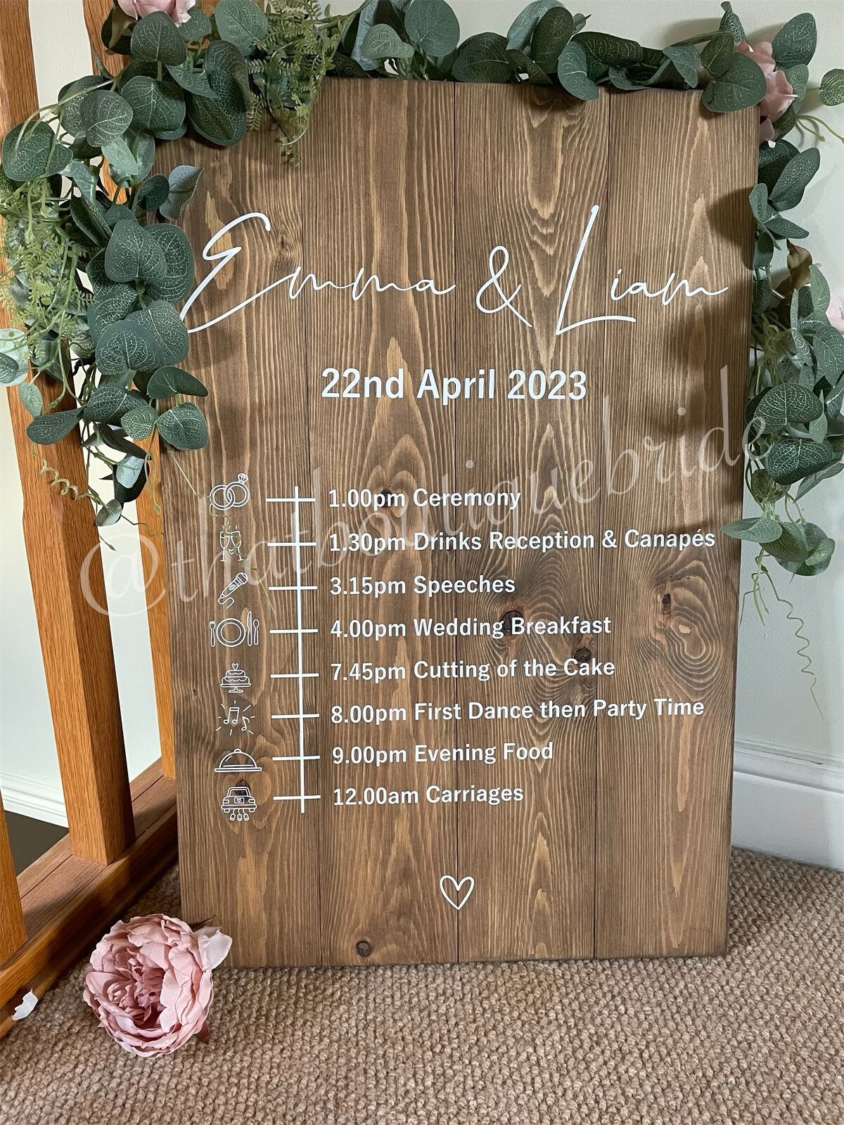Wooden wedding order of the day, wedding on the day sign.