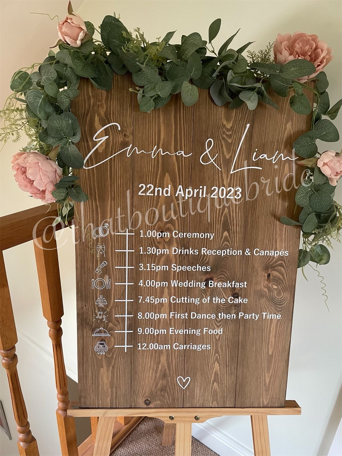 Wooden wedding order of the day, wedding on the day sign.